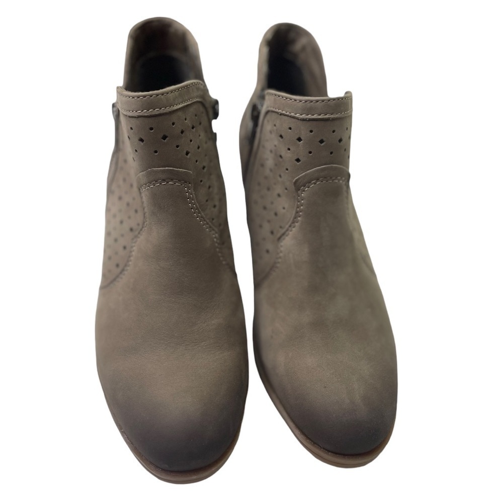 Earth Marion Women’s Khaki Colored Ankle Western Boots - Picture 2 of 9